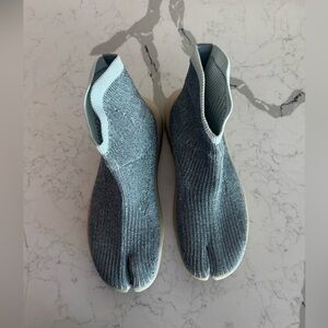 ILYSM silver shimmer knit tabi shoes